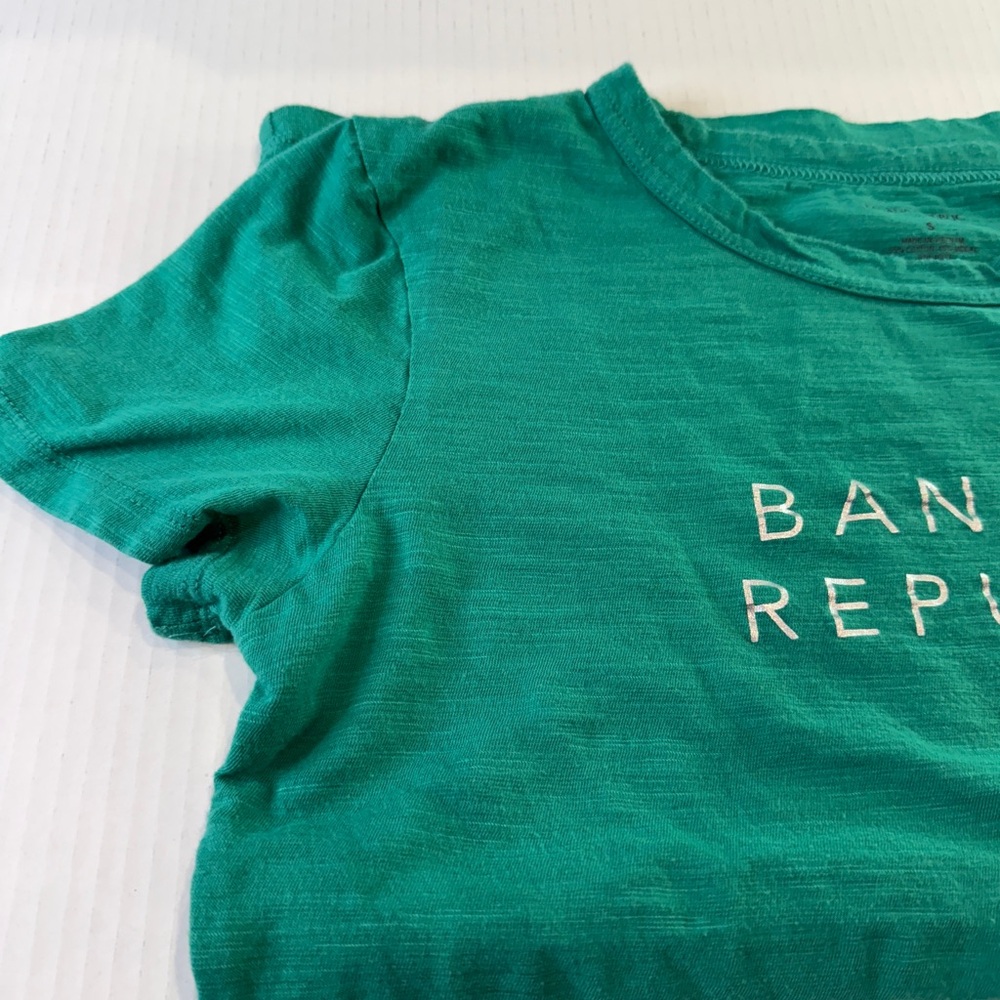 Banana Republic Green Logo T-Shirt - Size Small Preowned - Picture 2 of 9